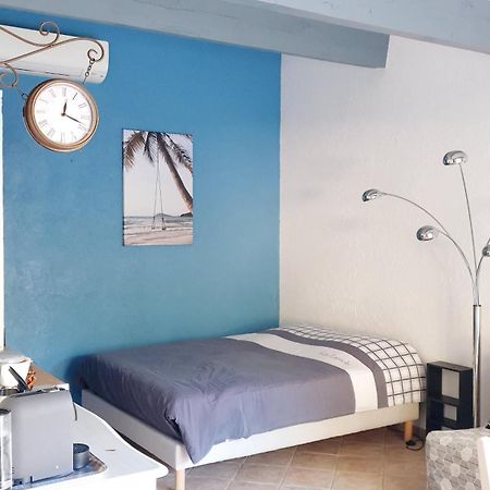 Studio 33 M2 Au Calme Proche Hyeres La Crau Kültér fotó